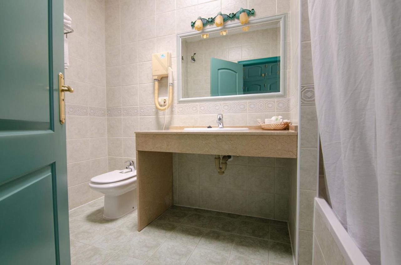 Hostal Manolo Garrucha Zewnętrze zdjęcie